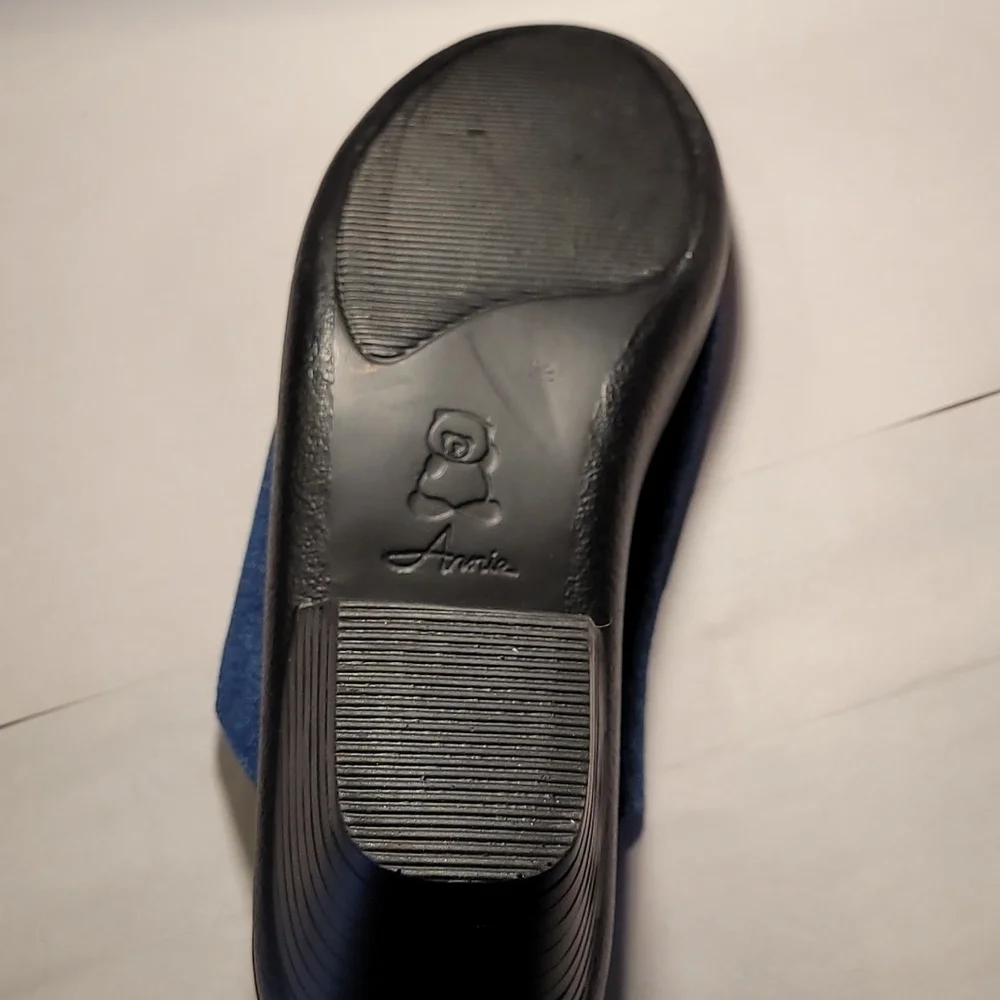Women's Annie Clogs - Picture 7 of 9